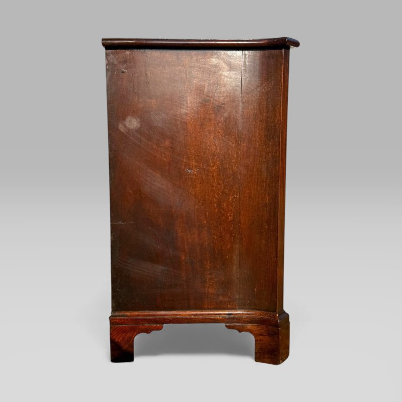 Antique Georgian 1760 Mahogany Serpentine Chest Of Drawers with Brushing Slide - Image 9